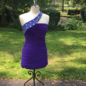 Single shoulder strap purple cocktail dress